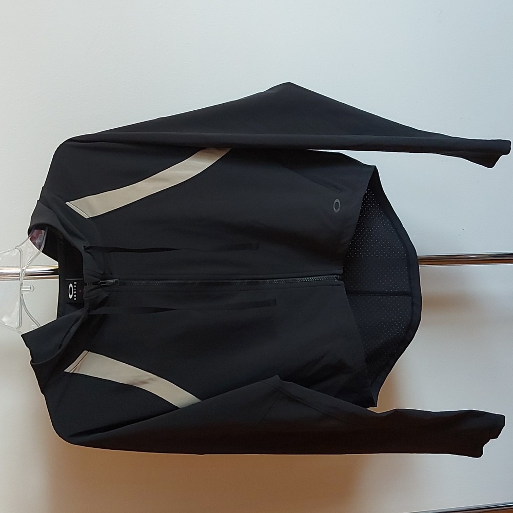 Oakley cropped jacket, EUC, size small
